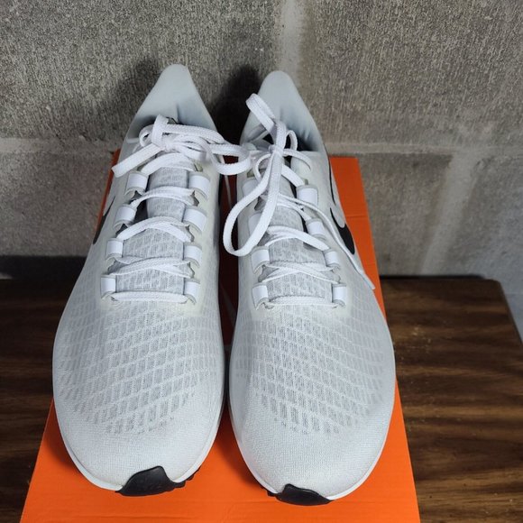 Nike White and Gray Athletic Shoes - Picture 4 of 12